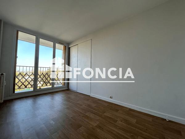 Location Appartement 4 pièces 70.89 m² - 48 AVENUE DE L'EUROPE Poitiers 86000
