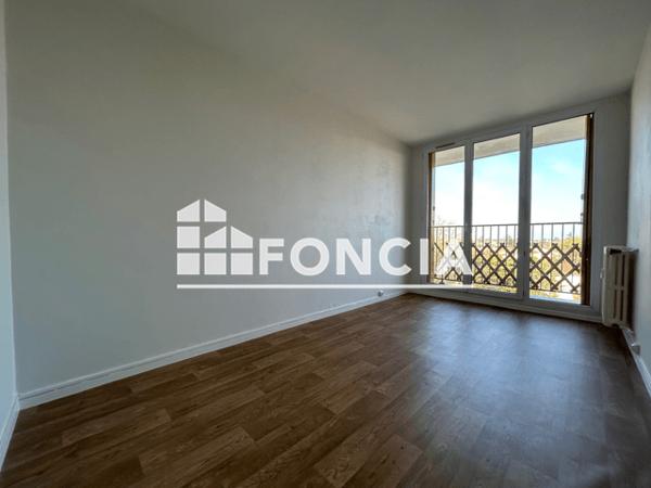 Location Appartement 4 pièces 70.89 m² - 48 AVENUE DE L'EUROPE Poitiers 86000