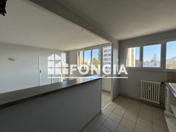 Location Appartement 4 pièces 70.89 m² - 48 AVENUE DE L'EUROPE Poitiers 86000
