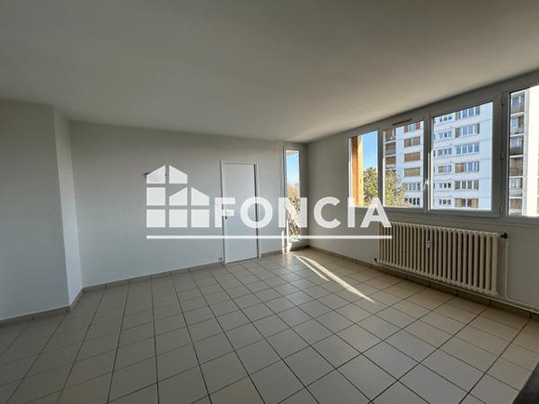 Location Appartement 4 pièces 70.89 m² - 48 AVENUE DE L'EUROPE Poitiers 86000