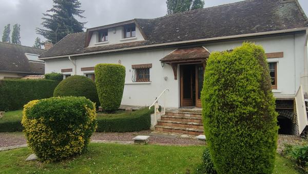 SUR ALLONNE, TRES BELLE MAISON DE CHARME RENOVEE DE 130m² HAB AVEC GARAGE ET DEPENDANCE SUR 1000 M² DE TERRAIN Allonne (60000)