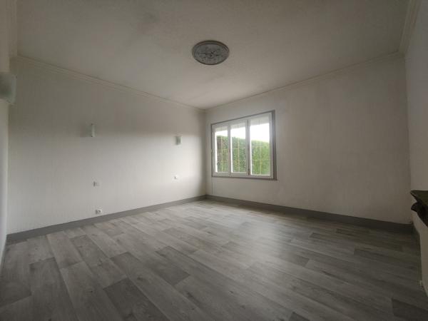 SUR ALLONNE, TRES BELLE MAISON DE CHARME RENOVEE DE 130m² HAB AVEC GARAGE ET DEPENDANCE SUR 1000 M² DE TERRAIN Allonne (60000)