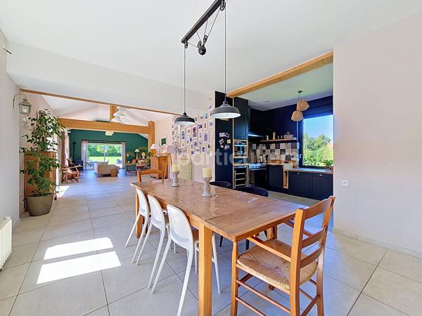 Vente
                Maison255 m² - 7 Pièces -
                    LILLE (59000)
