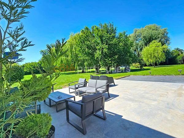 Vente
                Maison255 m² - 7 Pièces -
                    LILLE (59000)