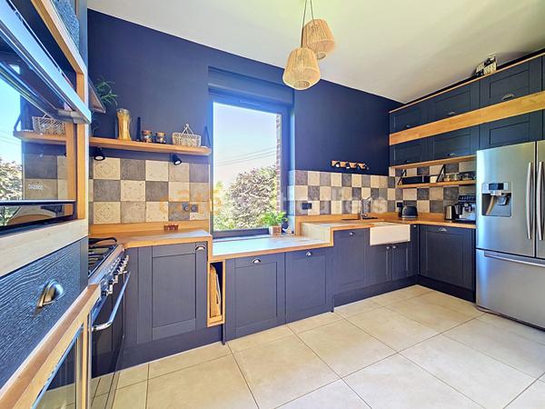 Vente
                Maison255 m² - 7 Pièces -
                    LILLE (59000)