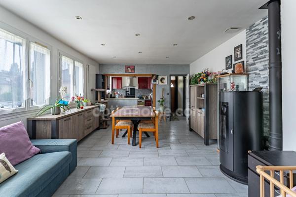 MONTLIGNON, VAL D'OISE (95) - Maison de 5 pièces principales - 109 m² (129 m² de surface au sol) - Proche écoles et commodités