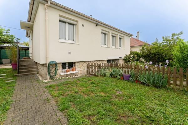 MONTLIGNON, VAL D'OISE (95) - Maison de 5 pièces principales - 109 m² (129 m² de surface au sol) - Proche écoles et commodités