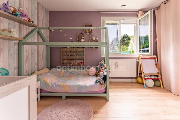 MONTLIGNON, VAL D'OISE (95) - Maison de 5 pièces principales - 109 m² (129 m² de surface au sol) - Proche écoles et commodités