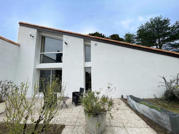 Maison d’architecte 213 m² – Quartier résidentiel, terrain arboré de 1 400 m²
