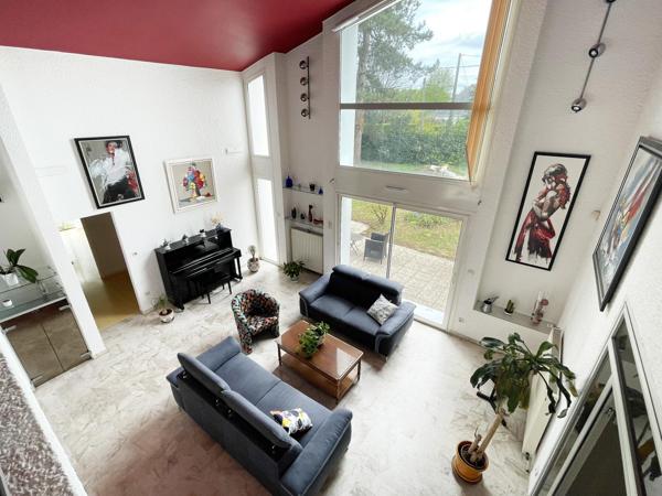 Maison d’architecte 213 m² – Quartier résidentiel, terrain arboré de 1 400 m²