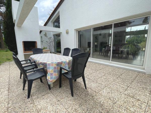 Maison d’architecte 213 m² – Quartier résidentiel, terrain arboré de 1 400 m²