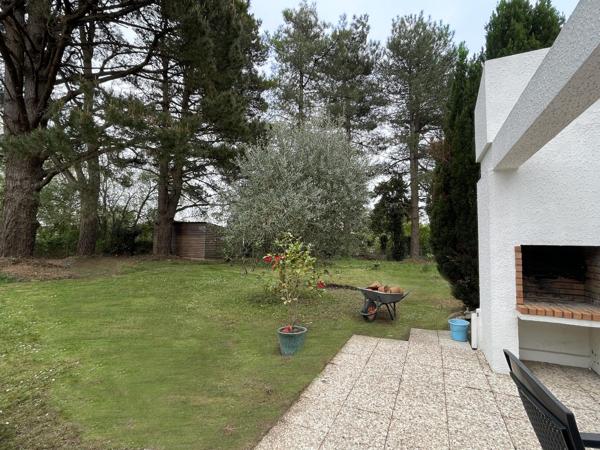 Maison d’architecte 213 m² – Quartier résidentiel, terrain arboré de 1 400 m²