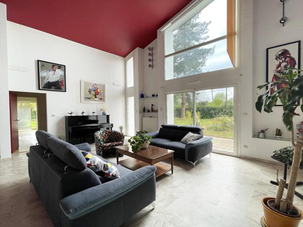Maison d’architecte 213 m² – Quartier résidentiel, terrain arboré de 1 400 m²