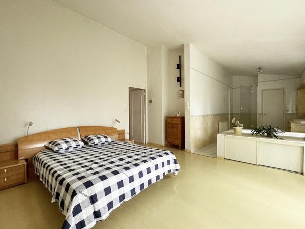 Maison d’architecte 213 m² – Quartier résidentiel, terrain arboré de 1 400 m²