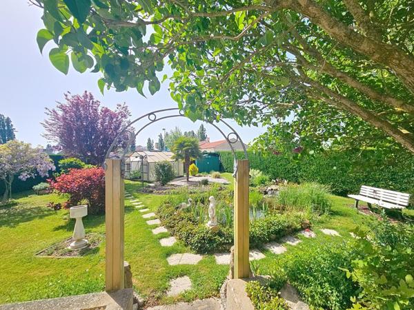 Maison lumineuse avec 4 chambres plus bureau & SDJ