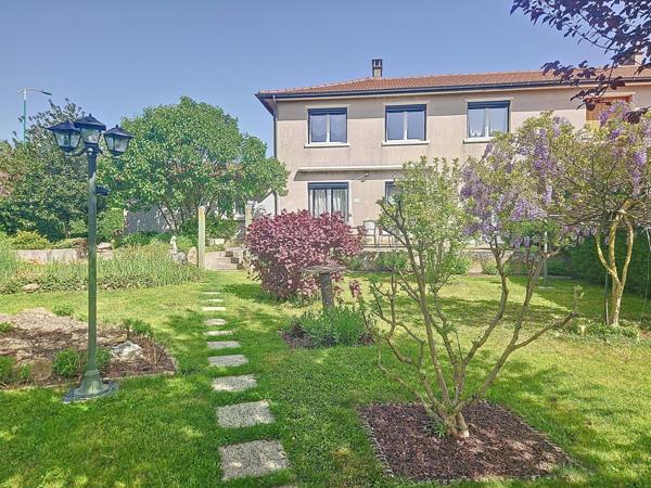 Maison lumineuse avec 4 chambres plus bureau & SDJ