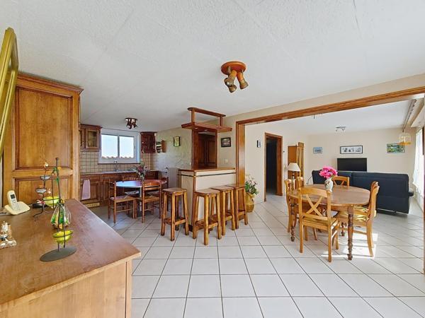 Maison lumineuse avec 4 chambres plus bureau & SDJ