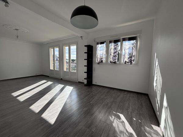 Appartement T4 avec balcon Laval Laval