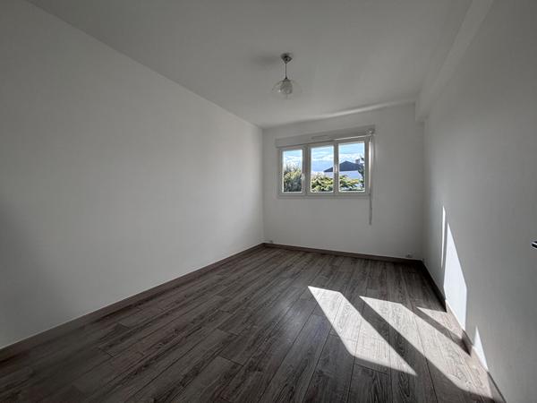 Appartement T4 avec balcon Laval Laval
