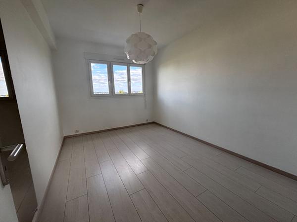 Appartement T4 avec balcon Laval Laval
