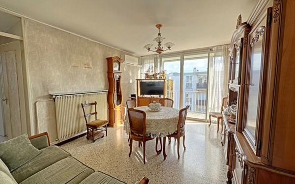 Appartement à vendre    3 pièces • 55,35 m2 Marseille 8