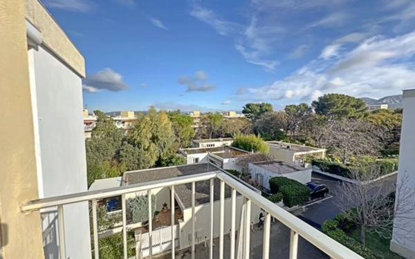 Appartement à vendre    3 pièces • 55,35 m2 Marseille 8