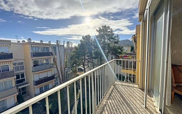 Appartement à vendre    3 pièces • 55,35 m2 Marseille 8