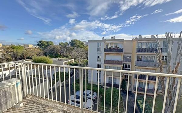Appartement à vendre    3 pièces • 55,35 m2 Marseille 8