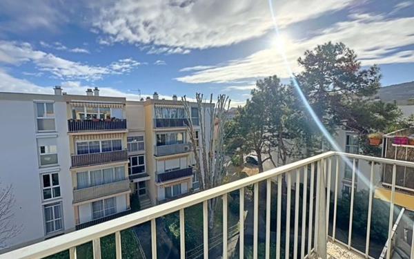 Appartement à vendre    3 pièces • 55,35 m2 Marseille 8
