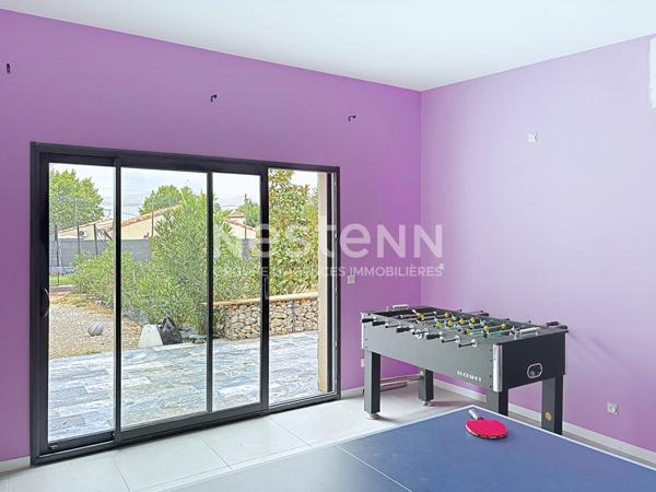 Belle maison contemporaine 6 pièces de 148 m2 avec piscine, terrain de volley, salle de sport, dépendance et grand garage sur terrain de 2300 m² Tourouzelle 11200