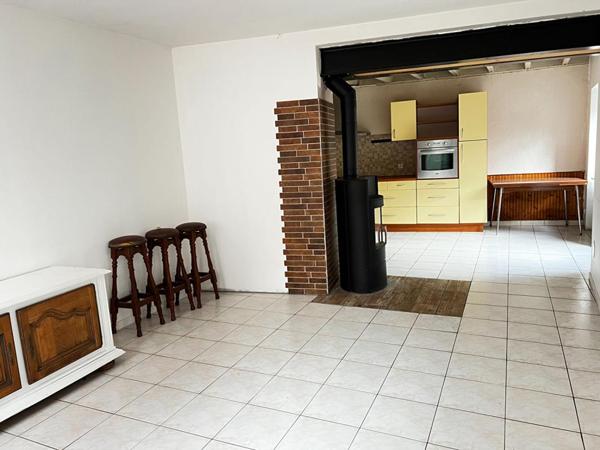 Maison  6 pièces, 97 m² + dépendances en pierres