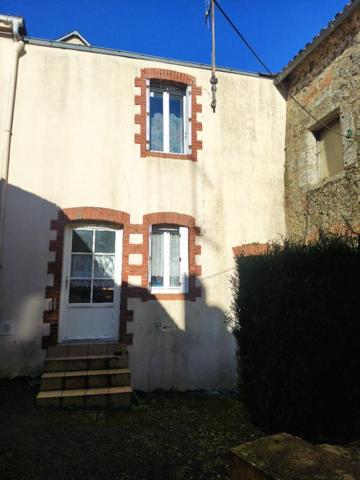 Maison  6 pièces, 97 m² + dépendances en pierres