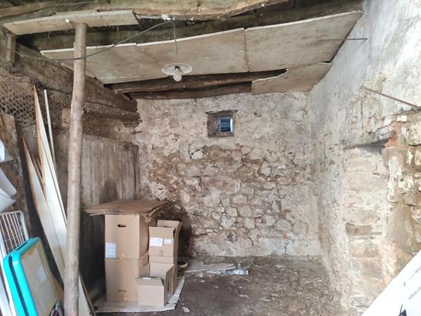 Maison  6 pièces, 97 m² + dépendances en pierres