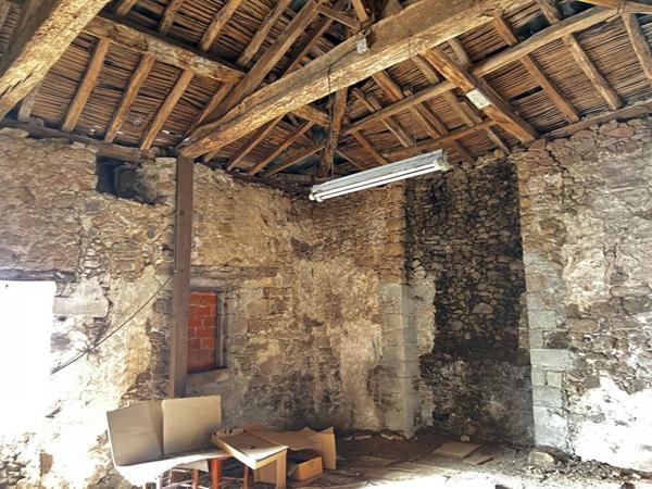 Maison  6 pièces, 97 m² + dépendances en pierres