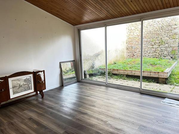Maison  6 pièces, 97 m² + dépendances en pierres