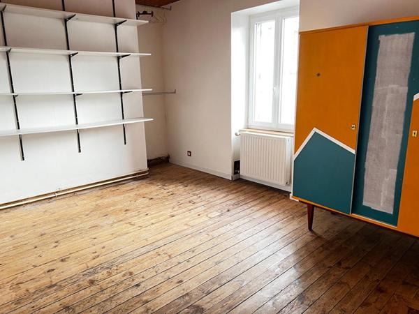 Maison  6 pièces, 97 m² + dépendances en pierres