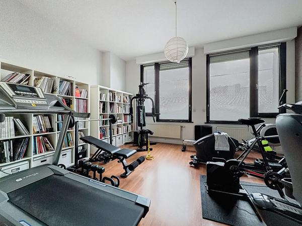 Superbe Loft de 375 m² avec exterieur et garage