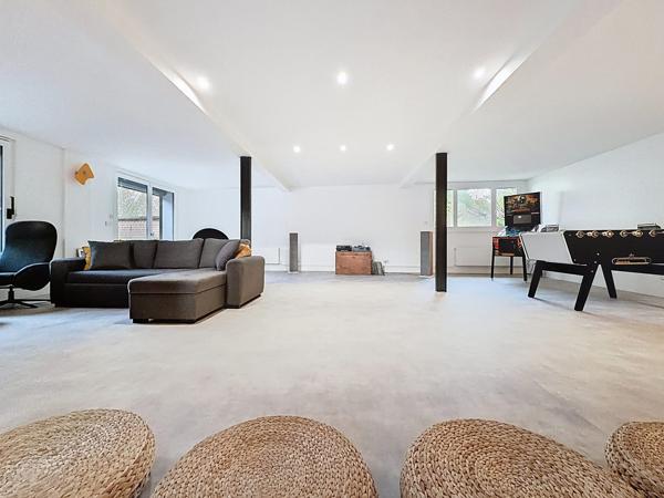 Superbe Loft de 375 m² avec exterieur et garage
