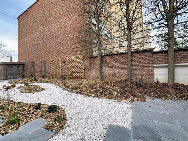 Superbe Loft de 375 m² avec exterieur et garage