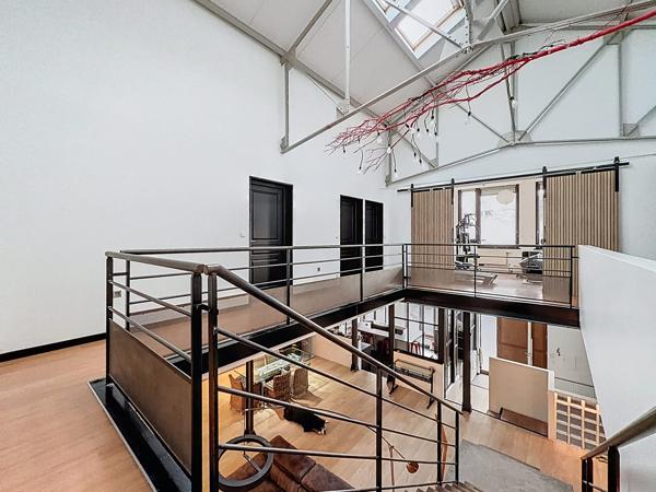 Superbe Loft de 375 m² avec exterieur et garage
