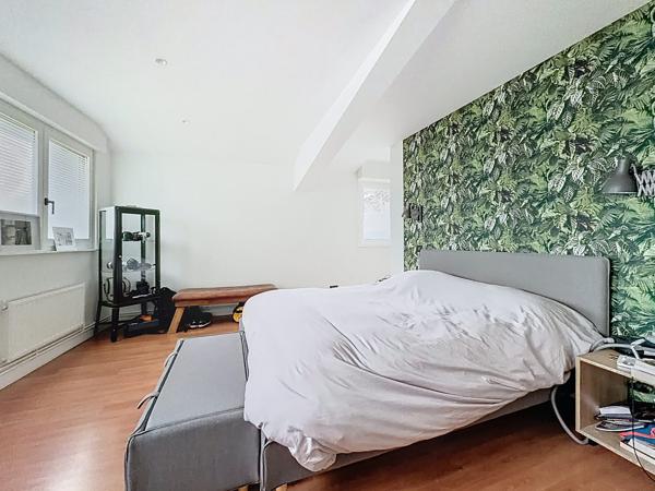 Superbe Loft de 375 m² avec exterieur et garage