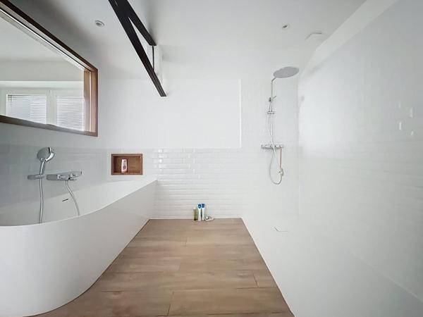 Superbe Loft de 375 m² avec exterieur et garage