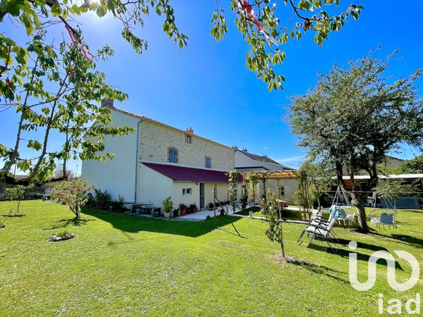 Maison à vendre 9 pièces 198 m² Lathus-Saint-Rémy