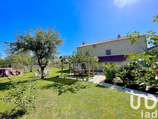 Maison à vendre 9 pièces 198 m² Lathus-Saint-Rémy