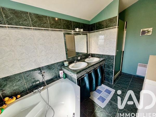 Maison à vendre 5 pièces 145 m² Sainte-Eulalie
