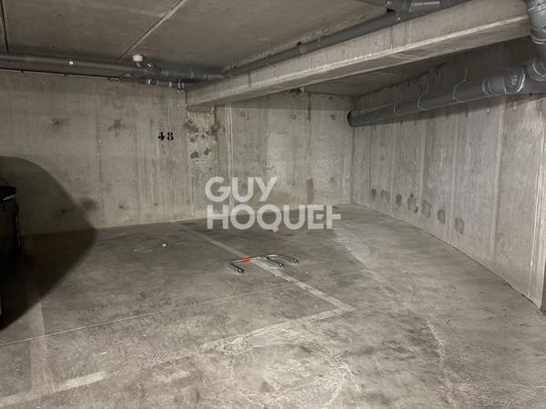 grande place de parking en sous sol sécurisé