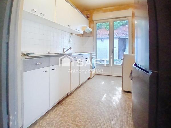 Charmante maison avec terrain arboré, garage et dépendance