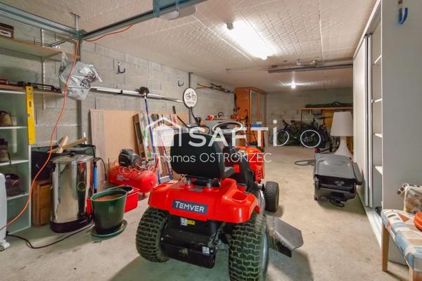 Maison avec vue dominante et piscine au calme