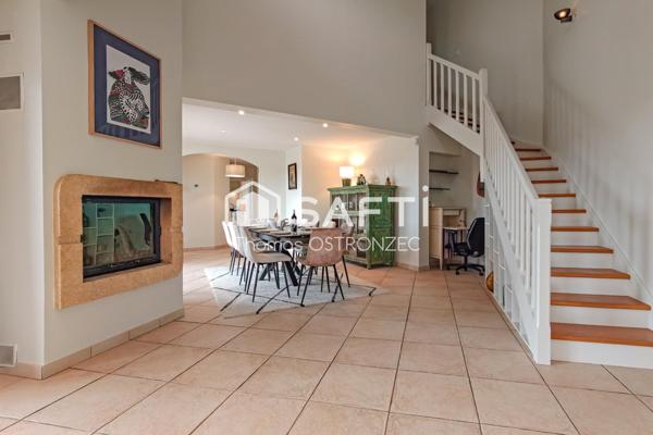 Maison avec vue dominante et piscine au calme