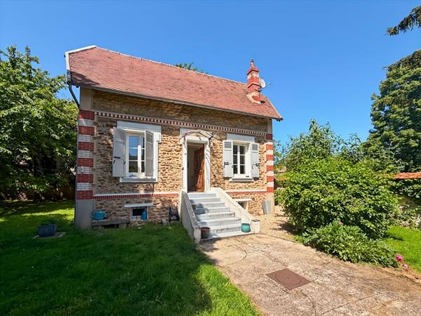 MAISON 5 PIÈCES 964m2 de terrain.